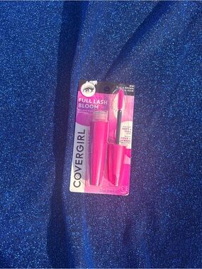 COVERGIRL Full Lash Bloom Mascara in Blue Packaging